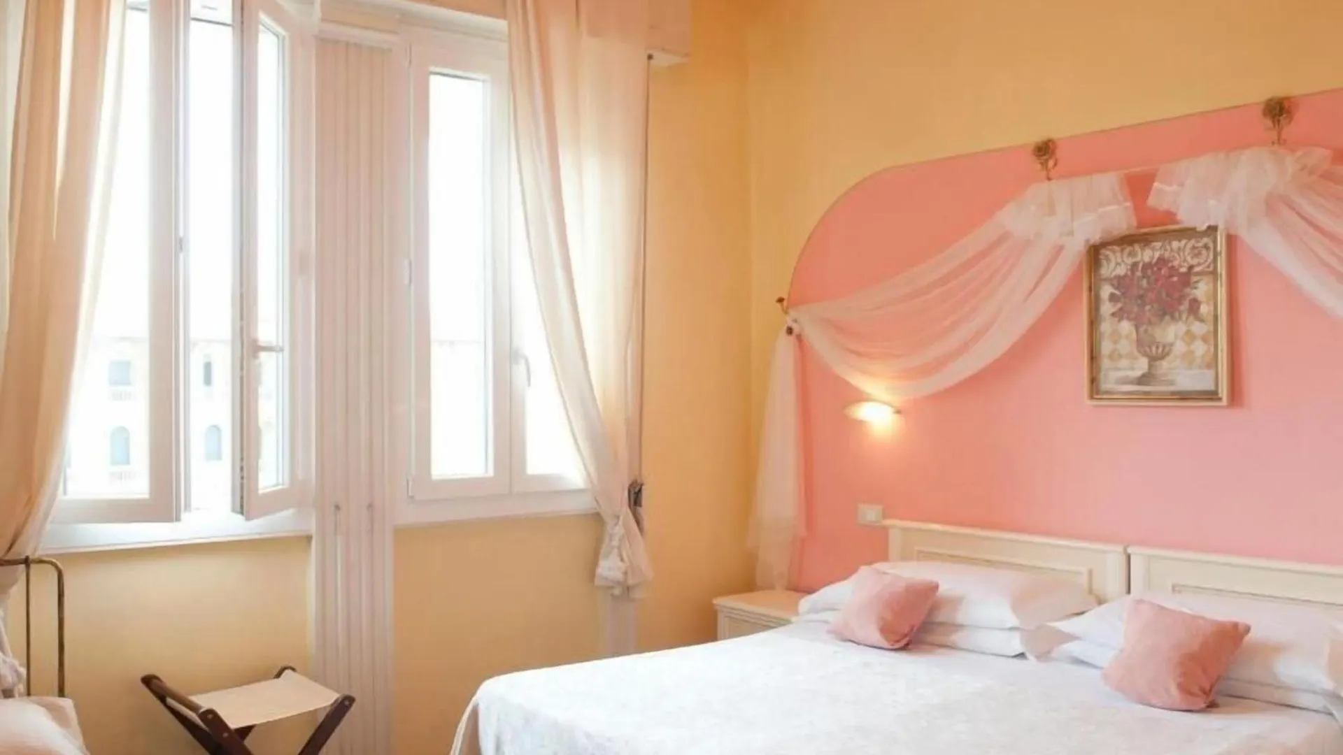 Room In Guest Room - Viareggio Old Style Sea View Italy