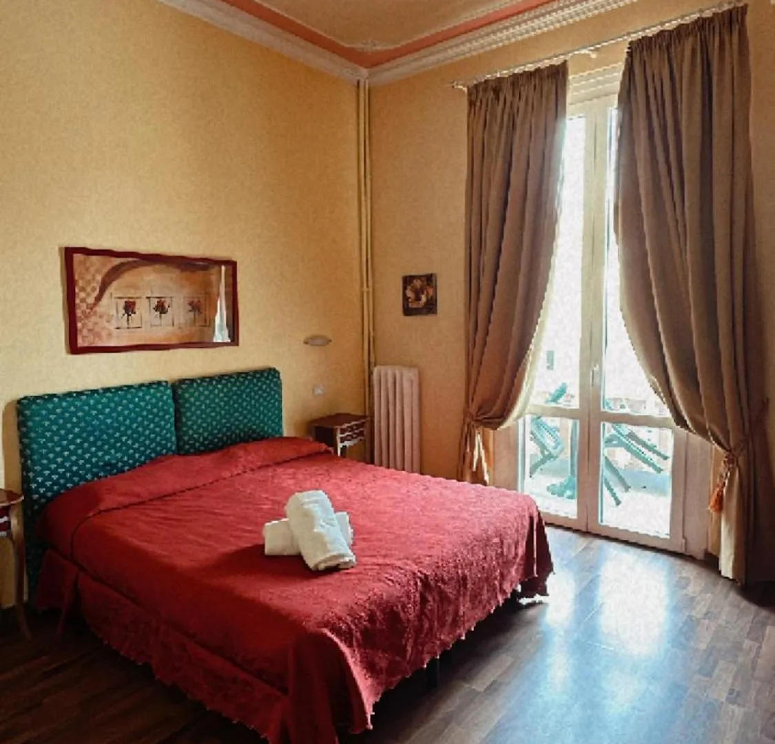 Room In Guest Room - Viareggio Old Style Sea View Guest house